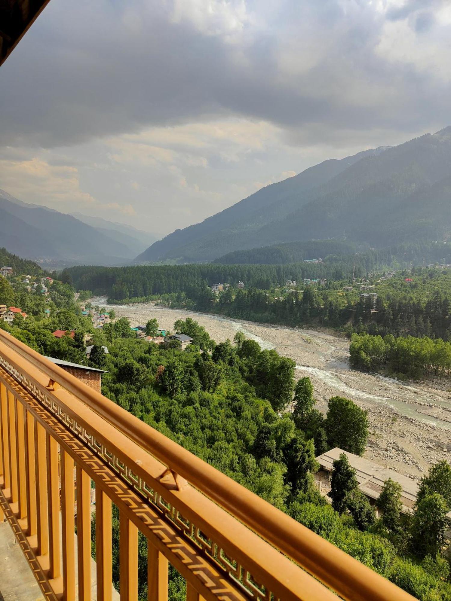 Hotel Arohi Vashist Екстериор снимка
