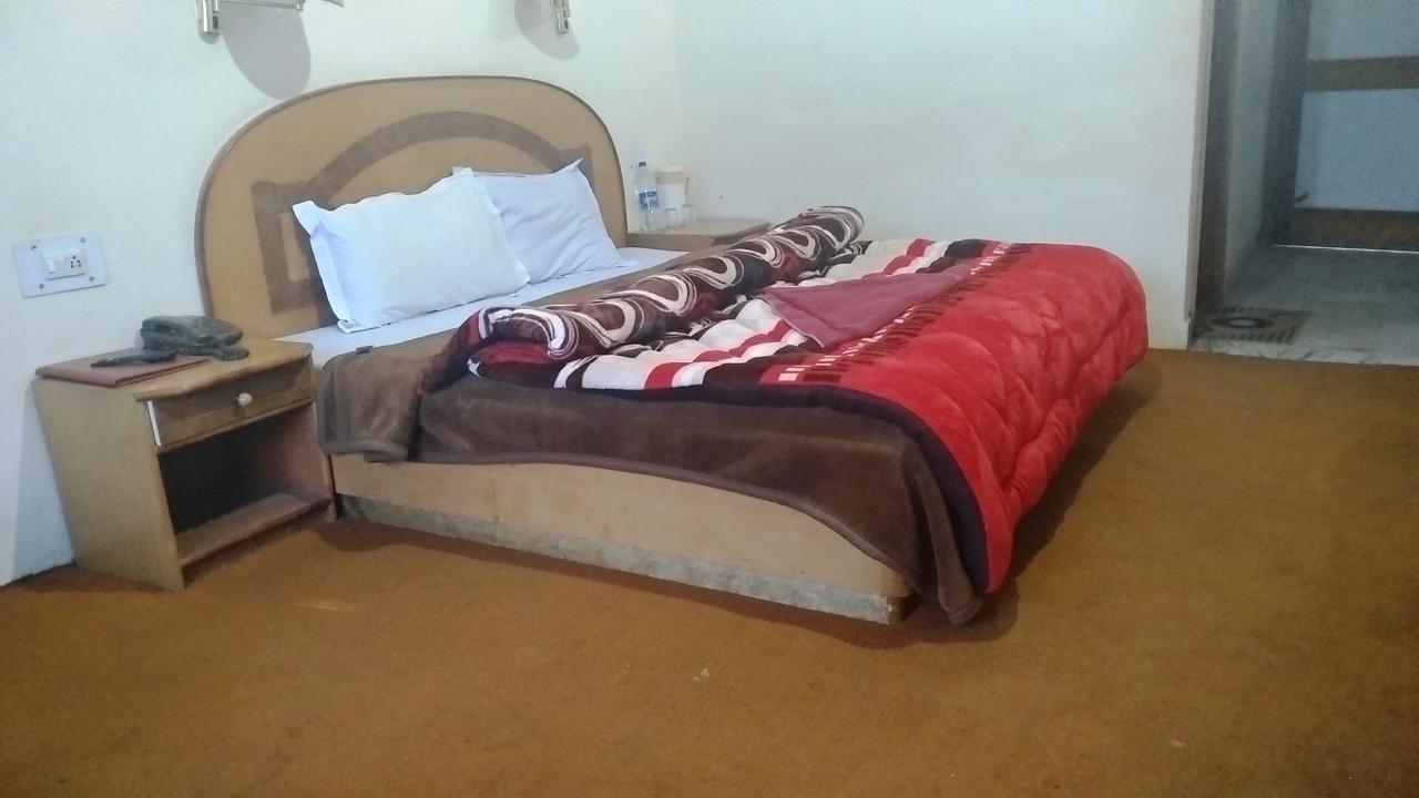 Hotel Arohi Vashist Екстериор снимка